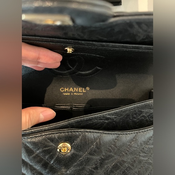 Chanel Classic Flap Black Medium - Picture 8 of 12